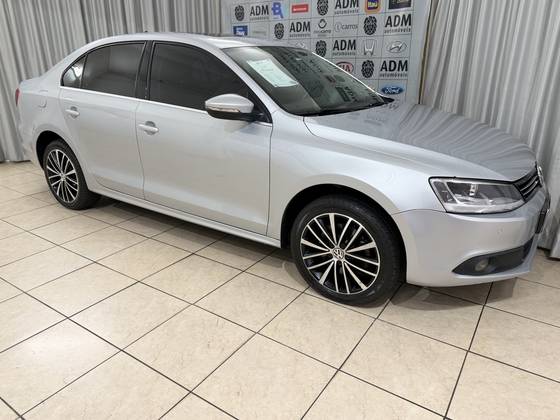 VOLKSWAGEN JETTA 2.0 TSI HIGHLINE 211CV GASOLINA 4P TIPTRONIC